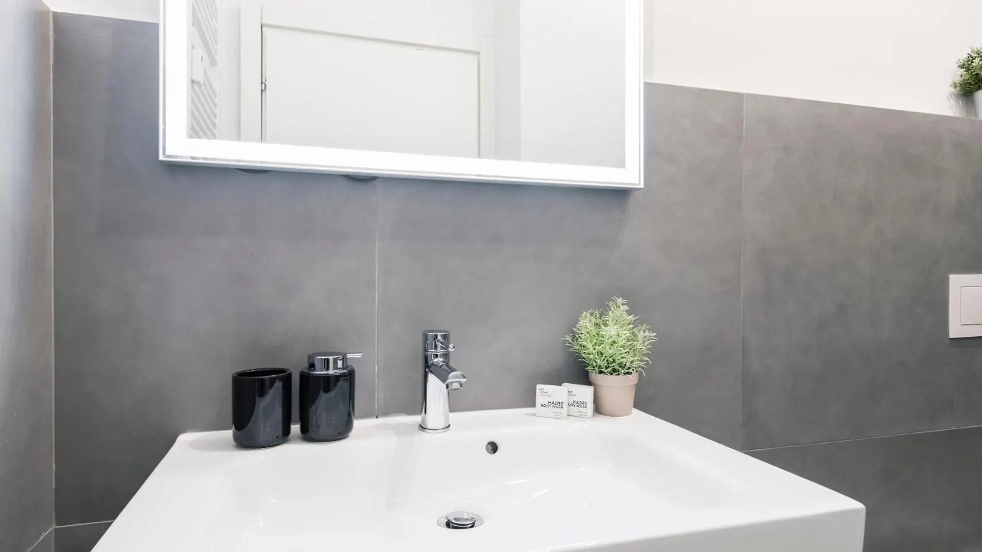Apartment 114 - Amazing Flat Fully Furnished In P.Ta Romana Milan Italy